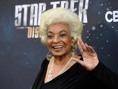 Nichelle Nichols, quien interpretó a la teniente Uhura de ‘Star Trek’, en el estreno de la nueva seroe de la saga, 'Star Trek: Discovery', en Los Angeles en 2017.