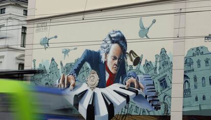 Un mural dedicado a Beethoven en un edificio de Bonn (Alemania) con motivo de los 250 años de su nacimiento.