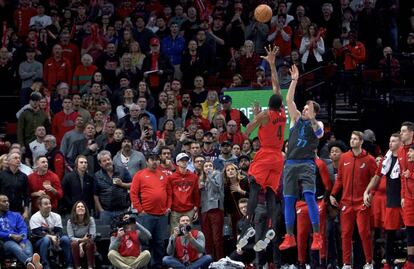 Doncic lanza el triple que forzó la prórroga en Portland.