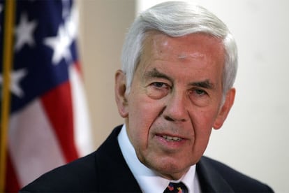 Rusia ha dado por bueno el resultado oficial pero los observadores internacionales han denunciado fraude masivo en las elecciones. El senador estadounidense, Richard Lugar, en la imagen, desplazado a Kiev como observador ha asegurado que "es evidente que el agresivo y poderosos plan de falsificaciones y abusos en el día de la votación se llevó a cabo bajo la dirección o en coordinación con las autoridades".