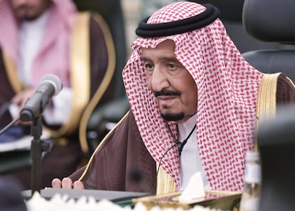 El rey de Arabia Saudí, Salmán bin Abdulaziz, se reúne en Riad con el presidente de Rusia, Vladimir Putin, en octubre de 2019.