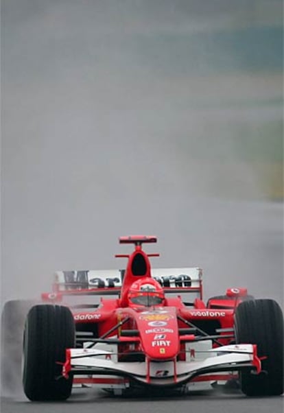 Schumacher, durante el entrenamiento de ayer.