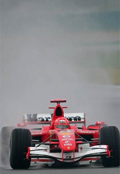 Schumacher, durante el entrenamiento de ayer.