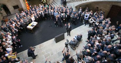 Artur Mas con los alcaldes independentistas en la Generalitat.