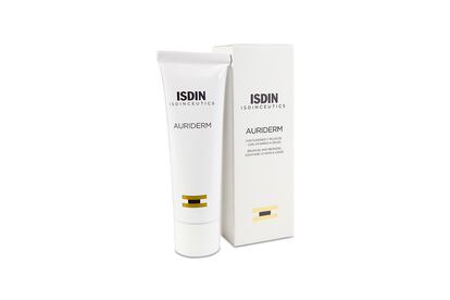 Isdin Auriderm está patentada con vitamina K óxido que ayuda a disminuir los hematomas y rojeces. Disponible en Welnia.