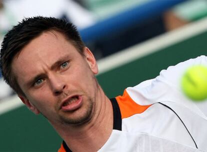 Robin Soderling, durante su partido ante Federer en Abu Dabi.