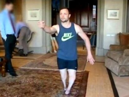 Una imagen del vídeo en el que Pistorius reconstruye el asesinato de su novia.