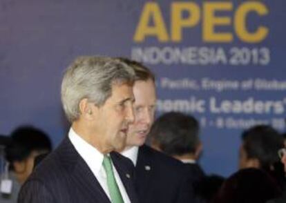 El secretario de Estado de EEUU, John Kerry durante los preparativos de la cumbre de líderes del Foro de Cooperación Económica de Asia-Pacífico (APEC) en la isla indonesia de Bali.