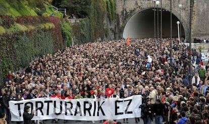 A march in San Sebasti&aacute;n in 2010 against the alleged torture of ETA members by the Civil Guard.