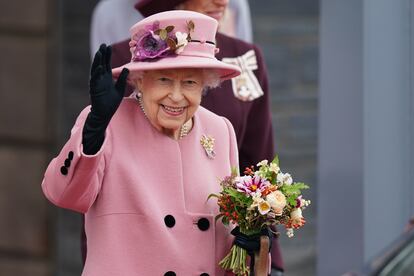 La reina Isabel II en Cardiff, Gales, el 14 de octubre de 2021.