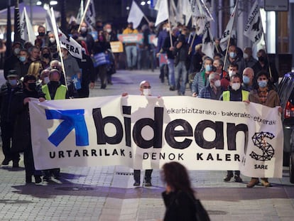 Cabeza de la marcha de la manifestación de Mondragon de apoyo a los presos de ETA.