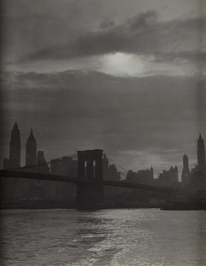 Nueva York desde un bote a New Bedford (1932).