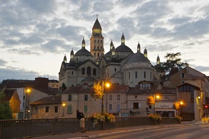 Catedral de Périgueux, coronada con torres de estilo neobizantino. 