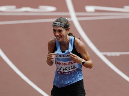 Julia Paternain, feliz tras cruzar la meta tercera.