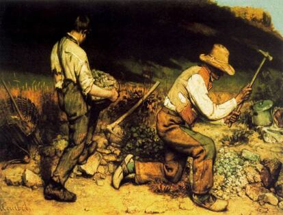 <strong>De qué tesoro hablamos.</strong> Pintado en 1849, es una de las obras más importantes de Courbet, maestro francés del realismo. Representaba una escena cotidiana de trabajadores captados en plena faena, de un modo formalmente revolucionario para la época pese al sustrato clásico de su composición. Se exhibió al público por vez primera en el Salon de París de 1850. </p> <strong> Cómo desapareció y por qué nadie lo ha encontrado.</strong> Tras pasar por varias colecciones privadas, lo adquirió la Gemäldegalerie Alte Meister de Dresde. En febrero de 1945, en el último tramo de la II Guerra Mundial, la ciudad alemana fue bombardeada por las aviaciones británica y estadounidense. Además de segar miles de vidas, el ataque aéreo devastó la arquitectura de la ciudad, sin que se salvara parte de su principal museo de arte, con su contenido. Por ejemplo, este cuadro de Courbet del que se conservan un boceto a lápiz y dos óleos preparatorios. </p> <strong> Cuál es su valor.</strong> Un desnudo femenino de Courbet se vendió en 2015 por 15,3 millones de dólares (unos 12,4 millones de euros). Con 'Los picapedreros' podríamos no andar muy lejos de esa cifra. </p>