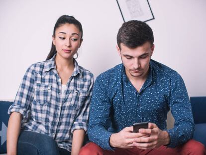 Si pone los cuernos a su pareja al menos desactívese Facebook