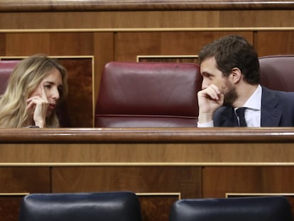 Pablo Casado y Cayetana Álvarez de Toledo, este miércoles en el Congreso.