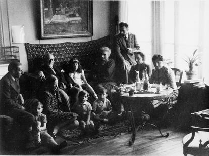 La familia Matisse, en el boulevard de Montparnasse, hacia 1936.