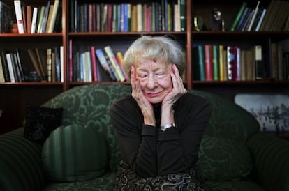 La escritora Wislawa Szymborska, en su casa en 2009. 