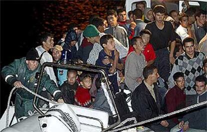 Llegada a Tarifa (Cádiz) de un grupo de inmigrantes, entre ellos 21 menores de edad, el 24 de septiembre pasado.