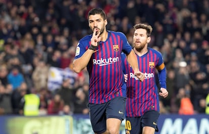 El delantero uruguayo del FC Barcelona Luis Suárez, celebra su gol ante el Leganés, el segundo del Barcelona.