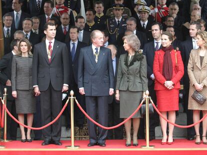 La familia real, en 2003, en el acto de conmemoración del XXV aniversario de la Constitución.