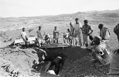 Funeral en el campo de refugiados de Mek&#039;ele en noviembre de 1984. 