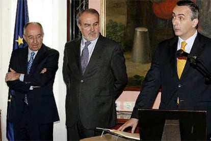 De izquierda a derecha, Miguel Ángel Fernández Ordóñez, Pedro Solbes y Carlos Ocaña.