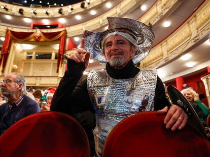 José Antonio Toro, disfrazado de Don Quijote, asiste en el Teatro Real de Madrid al Sorteo Extraordinario de Navidad de la Lotería Nacional.