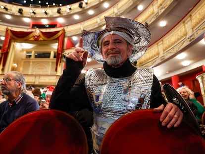 José Antonio Toro, disfrazado de Don Quijote, asiste en el Teatro Real de Madrid al Sorteo Extraordinario de Navidad de la Lotería Nacional.