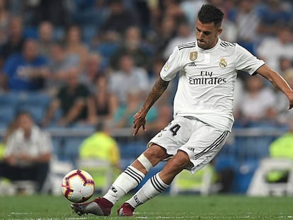 Ceballos golpea el balón durante el Real Madrid - Leganés.