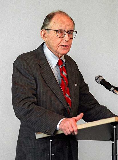 El politólogo Samuel Huntington, en 1999.