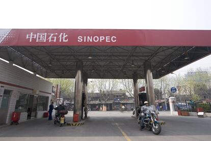 Sinopec Group, una de las principales compañías de petróleo en la República Popular de China, ha escalado un puesto y se sitúa en el segundo lugar dentro del listado con un ingreso de 369.638 millones de euros.