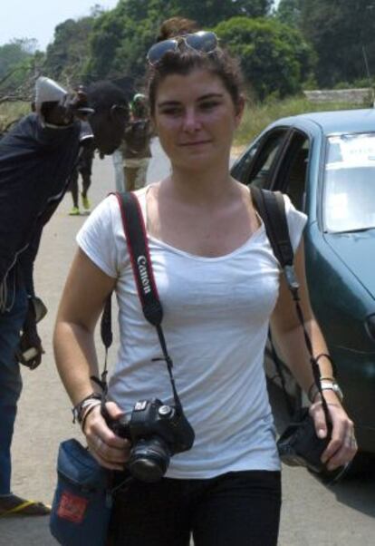 Camille Lepage en Damara, a 70 kil&oacute;metros de Bangui, capital centroafricana, el pasado 21 de febrero.