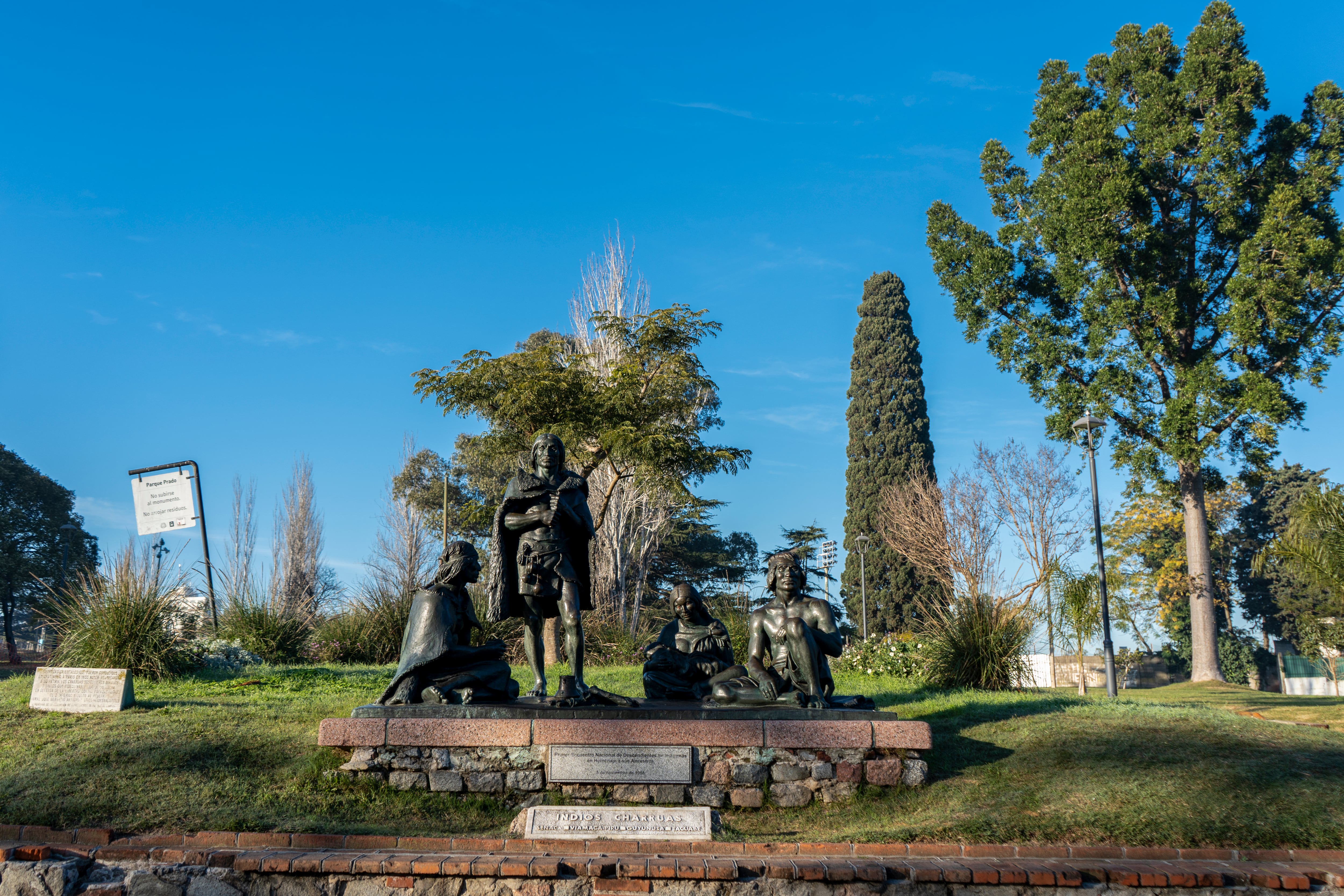 Monumento a los últimos charrúas en Montevideo, Uruguay.