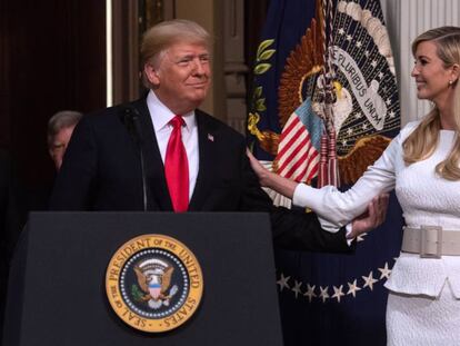 El presidente de Estados Unidos, Doland Trump, junto a su hija Ivanka en la Casa Blanca el pasado 11 de octubre. 