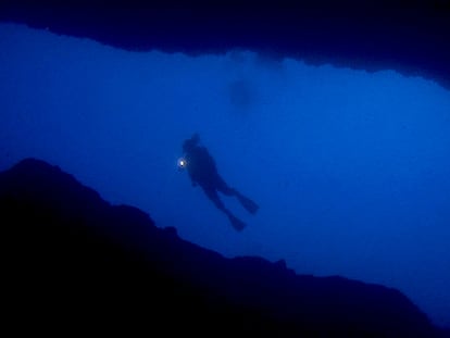 Buceando en los agujeros azules