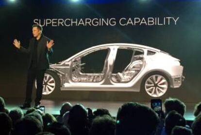 Elon Musk presenta el automóvil Tesla Model 3