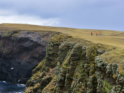 Acantilados de Eshaness, en el noroeste de la isla de Mainland, en el archipiélago escocés de las Shetland.