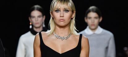 Miley Cyrus desfilando para Marc Jacobs.