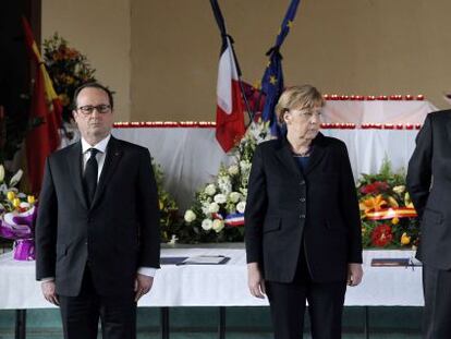Hollande, presidente francés, Merkel, canciller alemana, y Rajoy, presidente del Gobierno español, el miércoles en Francia.
