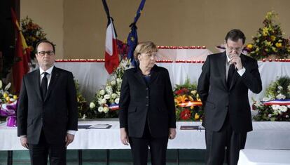 Hollande, presidente francés, Merkel, canciller alemana, y Rajoy, presidente del Gobierno español, el miércoles en Francia.