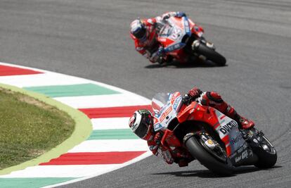 Jorge Lorenzo, al frente de la carrera, por delante de Dovizioso.