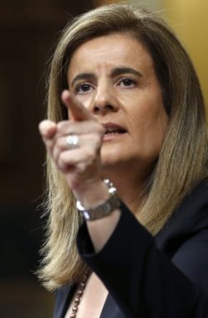 La ministra de Empleo, Fátima Báñez, durante una de sus intervenciones en una sesión de control al Gobierno.