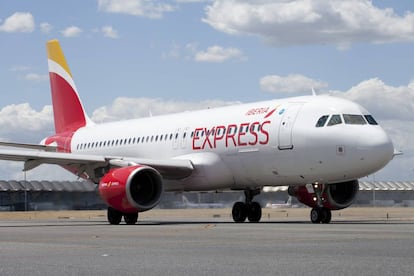 Un avi&oacute;n de Iberia Express.