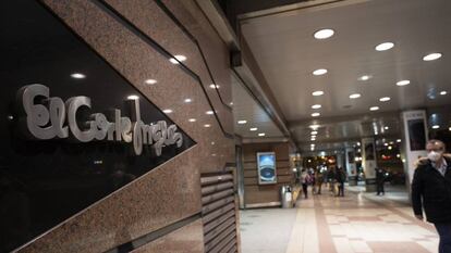 El Corte Inglés libera a sus empleados de las mascarillas, con excepciones