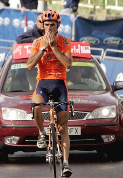 Roberto Laiseka, tras ganar la etapa de ayer.