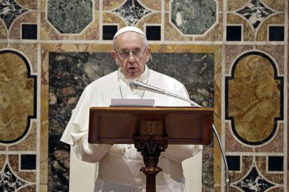 O papa Francisco recebe diplomatas para os cumprimentos de ano novo, em 8 de janeiro.