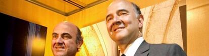 El ministro español de Economía, Luis de Guindos y el ministro francés de Finanzas, Pierre Moscovici, en una reunión en junio.