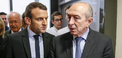 Emmanuel Macron (i) y G&eacute;rard Collomb, este martes en el Instituto de Oncolog&iacute;a Pedri&aacute;tica de Lyon.